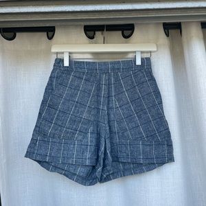 Lily + Ravin Linen shorts high waisted